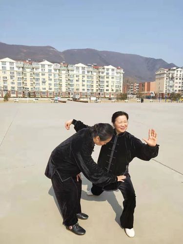 纪莹
