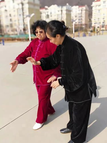 纪莹